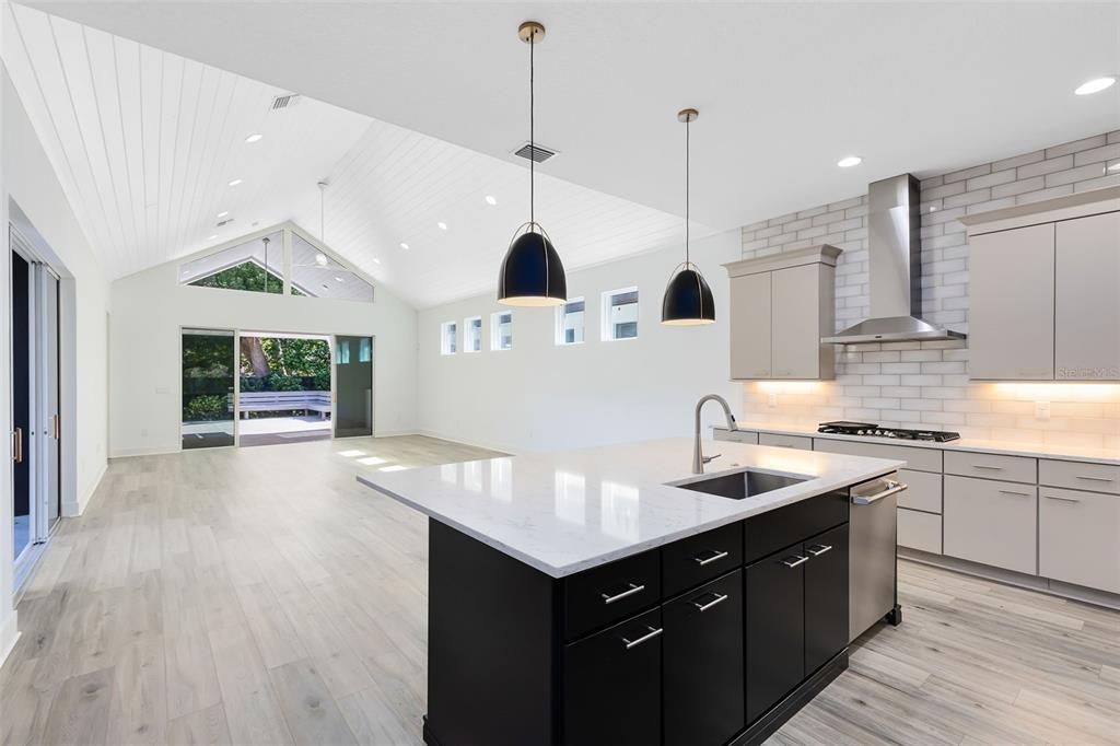 For Sale: $1,045,000 (4 beds, 4 baths, 3372 Square Feet)