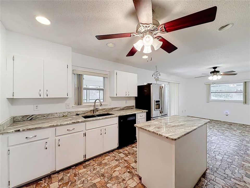 For Sale: $190,000 (3 beds, 2 baths, 1456 Square Feet)