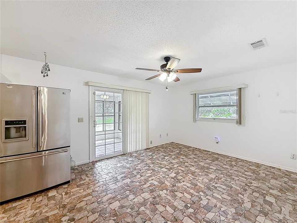 For Sale: $190,000 (3 beds, 2 baths, 1456 Square Feet)