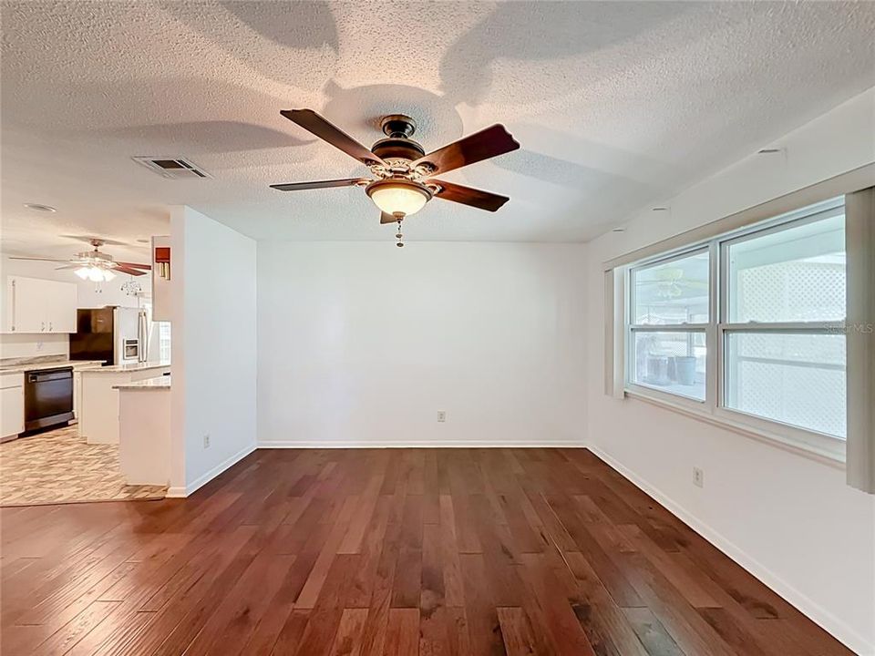 For Sale: $190,000 (3 beds, 2 baths, 1456 Square Feet)