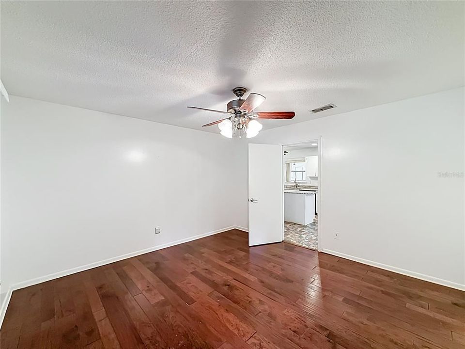 For Sale: $190,000 (3 beds, 2 baths, 1456 Square Feet)