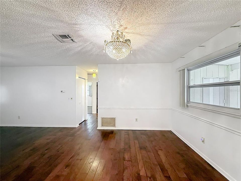 For Sale: $190,000 (3 beds, 2 baths, 1456 Square Feet)