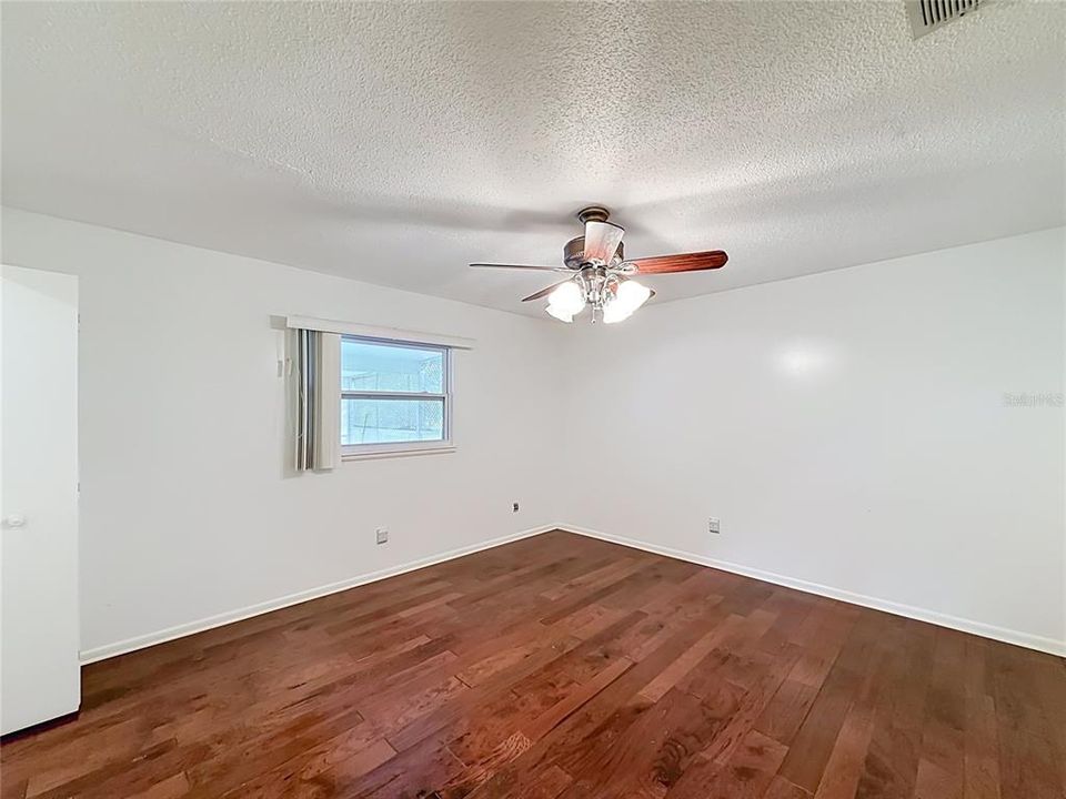 For Sale: $190,000 (3 beds, 2 baths, 1456 Square Feet)