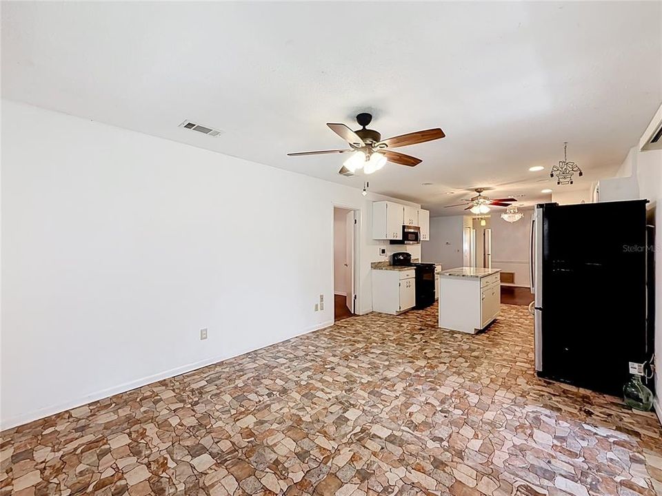 For Sale: $190,000 (3 beds, 2 baths, 1456 Square Feet)