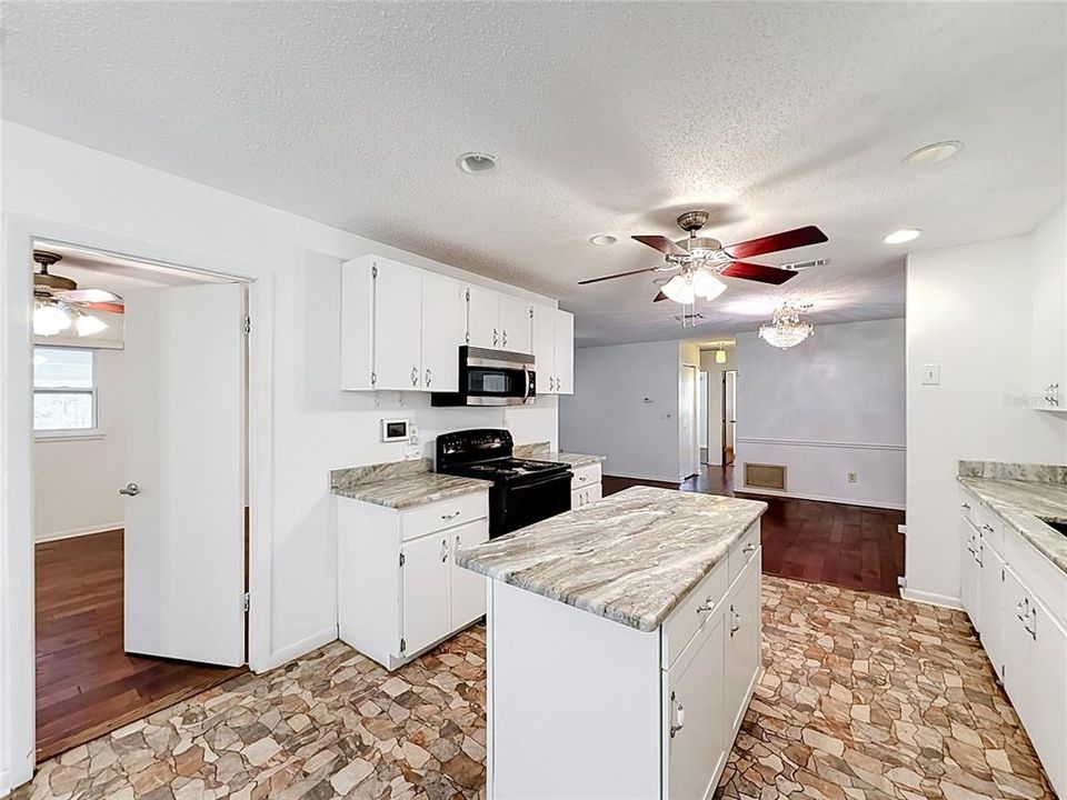For Sale: $190,000 (3 beds, 2 baths, 1456 Square Feet)