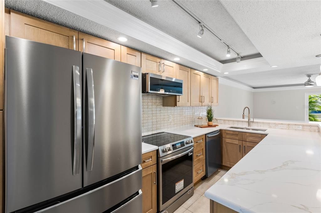 На продажу: $349,999 (2 спален, 2 ванн, 1225 Квадратных фут)