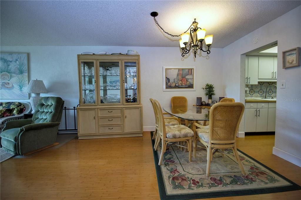 На продажу: $479,900 (2 спален, 2 ванн, 996 Квадратных фут)