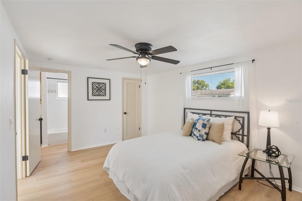For Sale: $279,900 (3 beds, 2 baths, 1288 Square Feet)