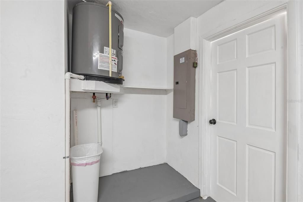 For Sale: $279,900 (3 beds, 2 baths, 1288 Square Feet)