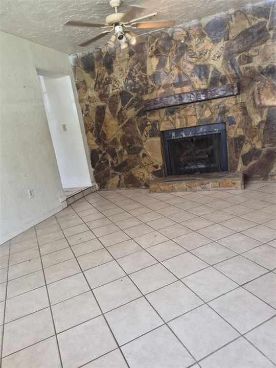 Activo con contrato: $150,000 (3 camas, 2 baños, 1136 Pies cuadrados)