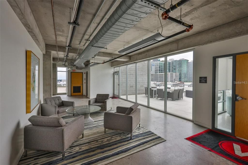 For Rent: $2,900 (1 beds, 1 baths, 1300 Square Feet)