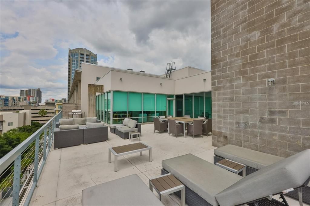 For Rent: $2,900 (1 beds, 1 baths, 1300 Square Feet)