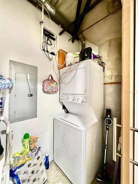 For Rent: $2,900 (1 beds, 1 baths, 1300 Square Feet)