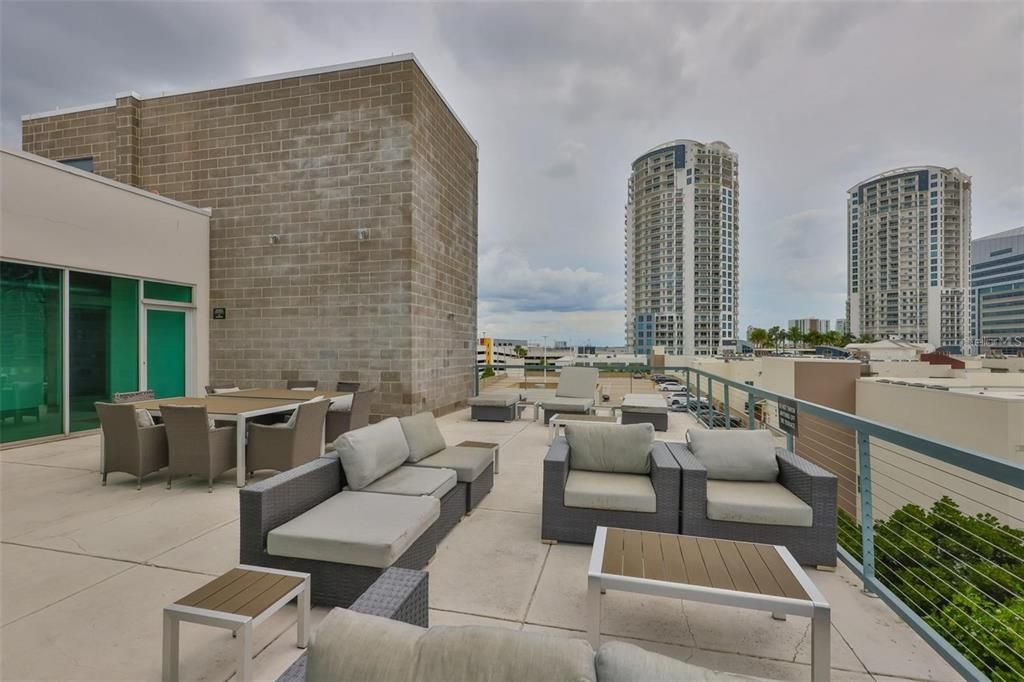 For Rent: $2,900 (1 beds, 1 baths, 1300 Square Feet)