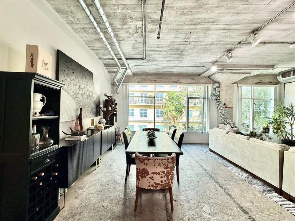 For Rent: $2,900 (1 beds, 1 baths, 1300 Square Feet)