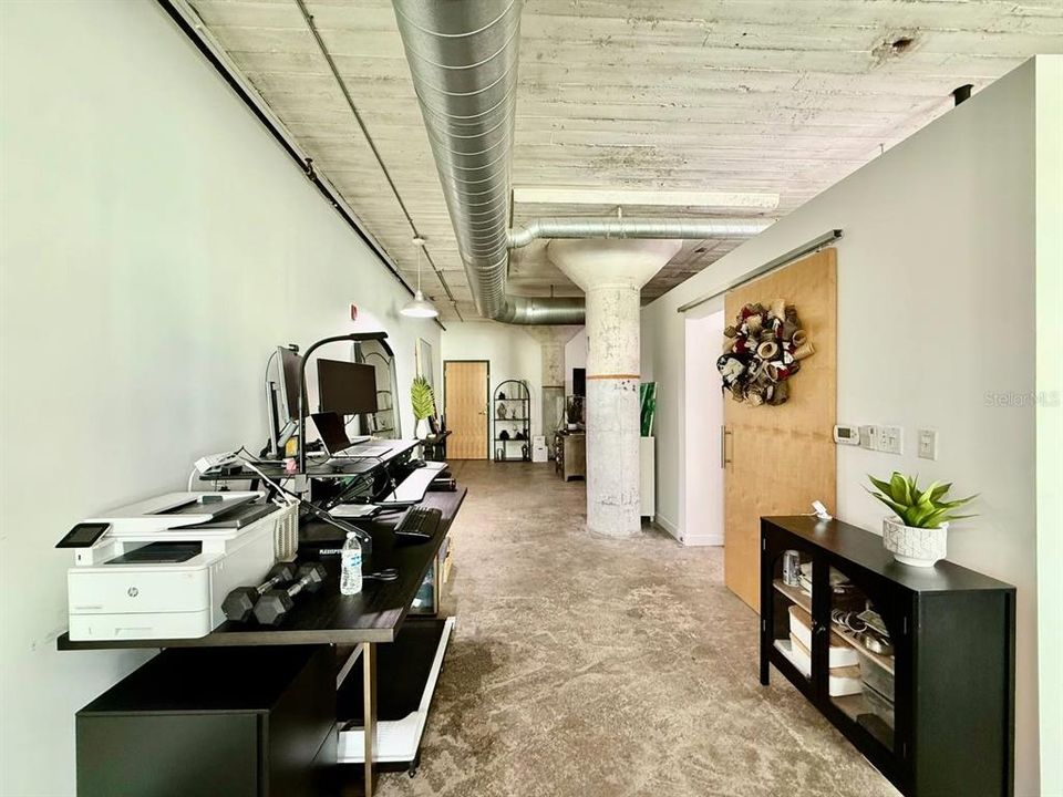 For Rent: $2,900 (1 beds, 1 baths, 1300 Square Feet)