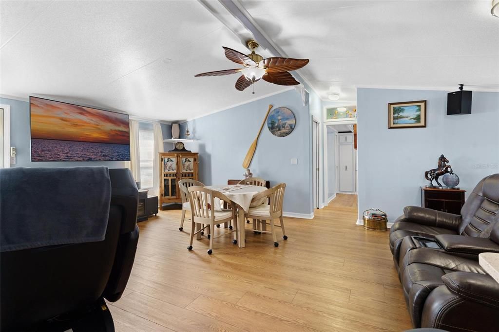 For Sale: $270,000 (3 beds, 2 baths, 1248 Square Feet)