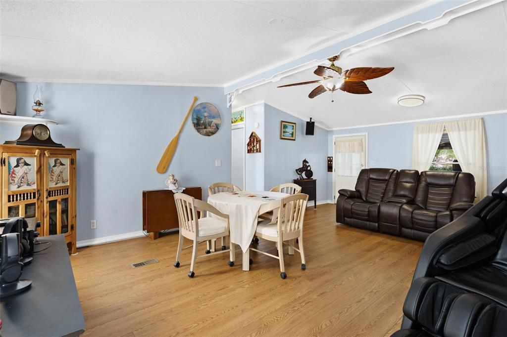 For Sale: $270,000 (3 beds, 2 baths, 1248 Square Feet)