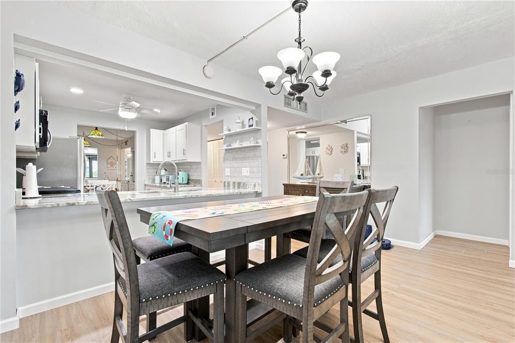 For Sale: $257,500 (2 beds, 2 baths, 1080 Square Feet)