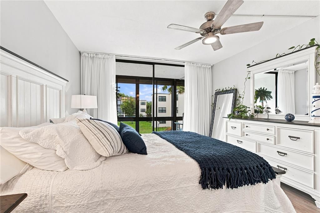 For Sale: $257,500 (2 beds, 2 baths, 1080 Square Feet)