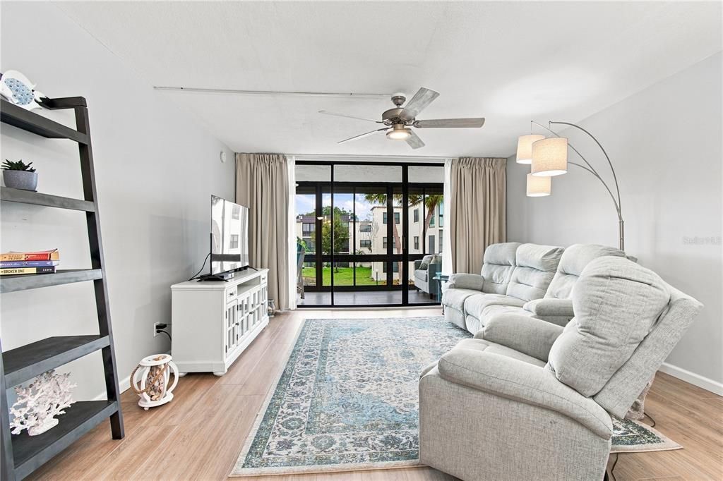 For Sale: $257,500 (2 beds, 2 baths, 1080 Square Feet)
