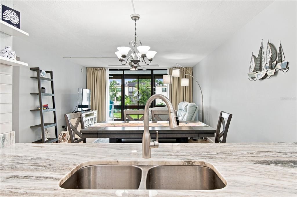 For Sale: $257,500 (2 beds, 2 baths, 1080 Square Feet)