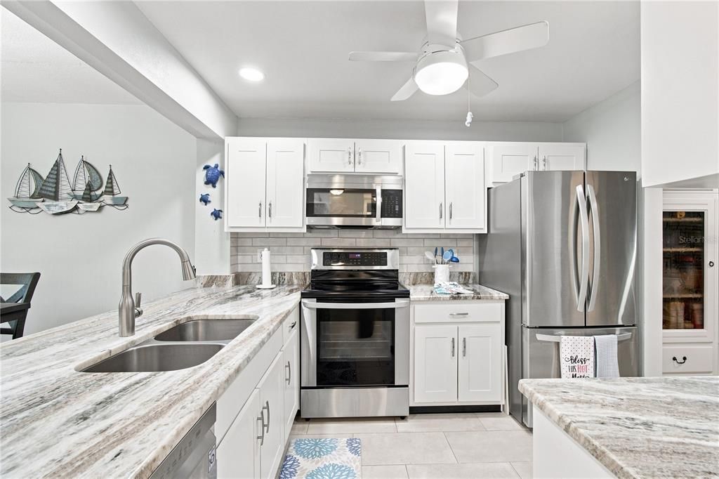 For Sale: $257,500 (2 beds, 2 baths, 1080 Square Feet)
