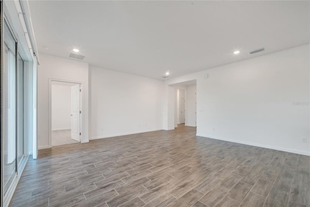 For Rent: $2,500 (3 beds, 2 baths, 1538 Square Feet)