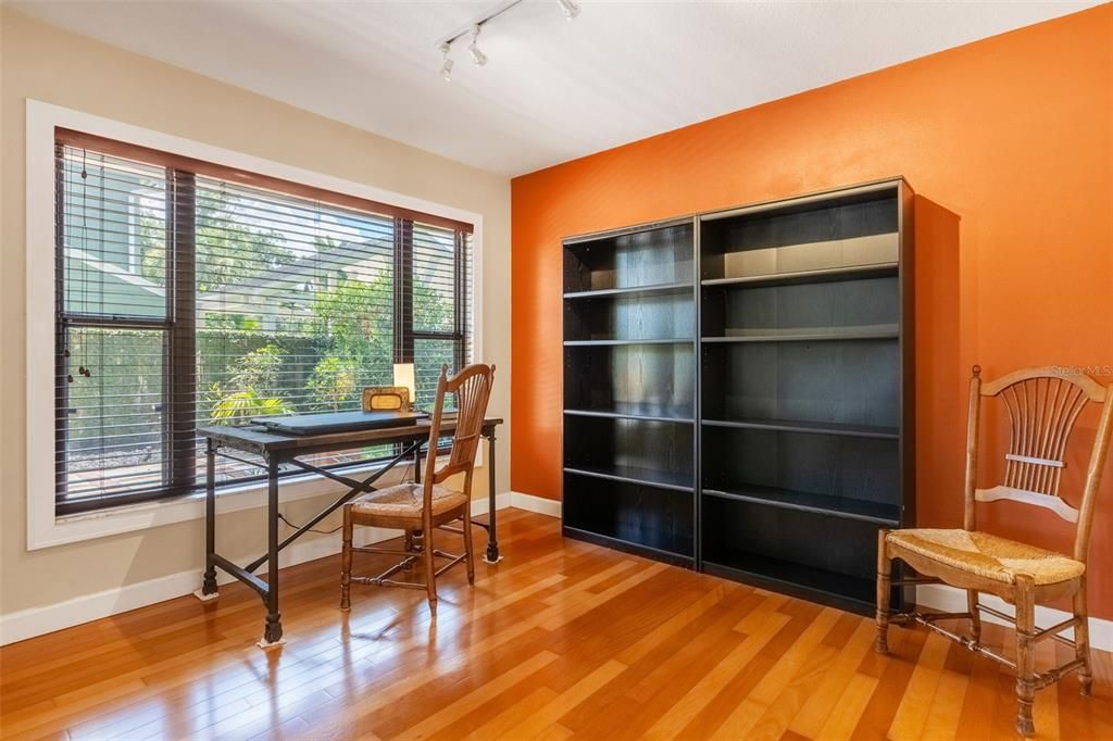 На продажу: $725,000 (3 спален, 2 ванн, 1563 Квадратных фут)