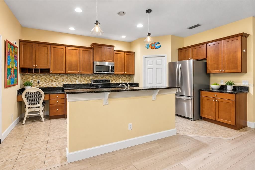 For Sale: $289,900 (3 beds, 2 baths, 1715 Square Feet)
