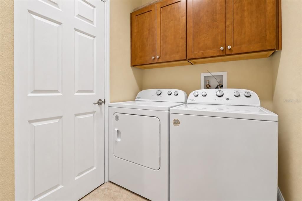 For Sale: $289,900 (3 beds, 2 baths, 1715 Square Feet)