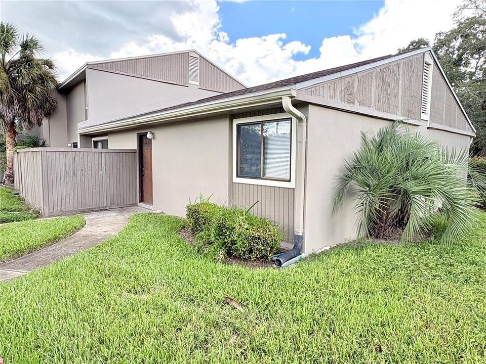 For Rent: $1,650 (2 beds, 1 baths, 1085 Square Feet)