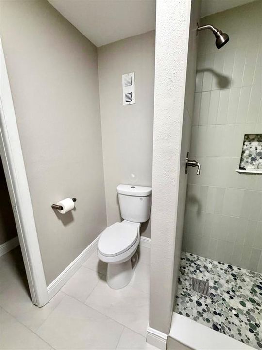 For Rent: $1,650 (2 beds, 1 baths, 1085 Square Feet)