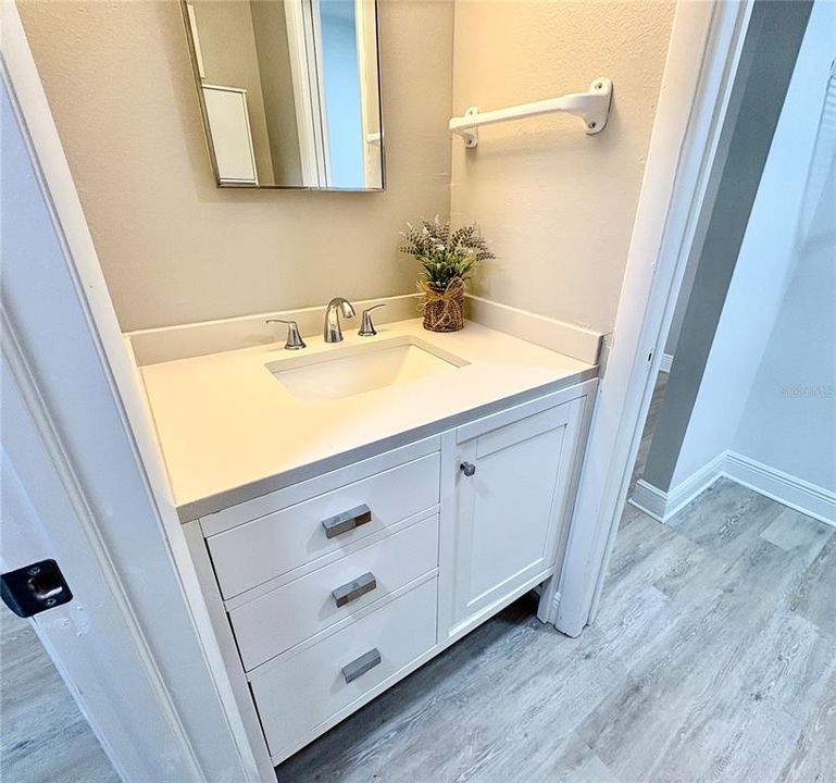 For Rent: $1,650 (2 beds, 1 baths, 1085 Square Feet)