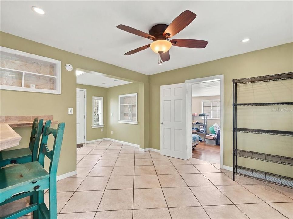 For Sale: $365,000 (3 beds, 1 baths, 1338 Square Feet)