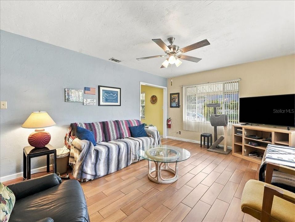 For Sale: $365,000 (3 beds, 1 baths, 1338 Square Feet)