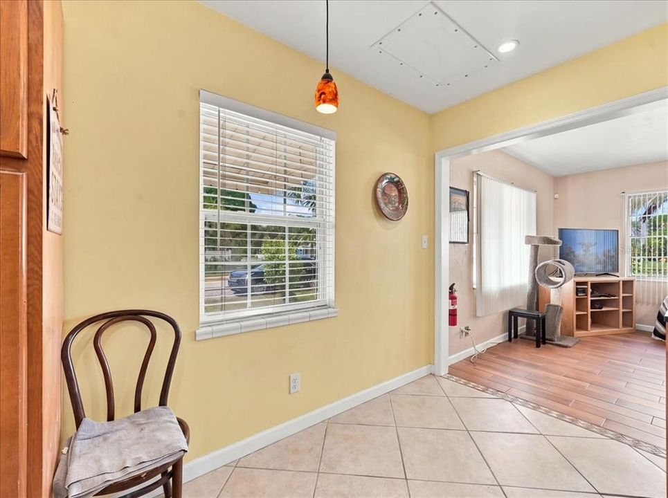 For Sale: $365,000 (3 beds, 1 baths, 1338 Square Feet)