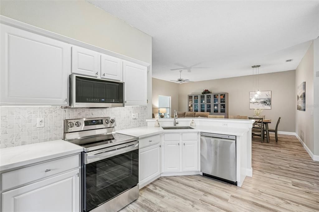 Activo con contrato: $229,900 (2 camas, 2 baños, 1405 Pies cuadrados)