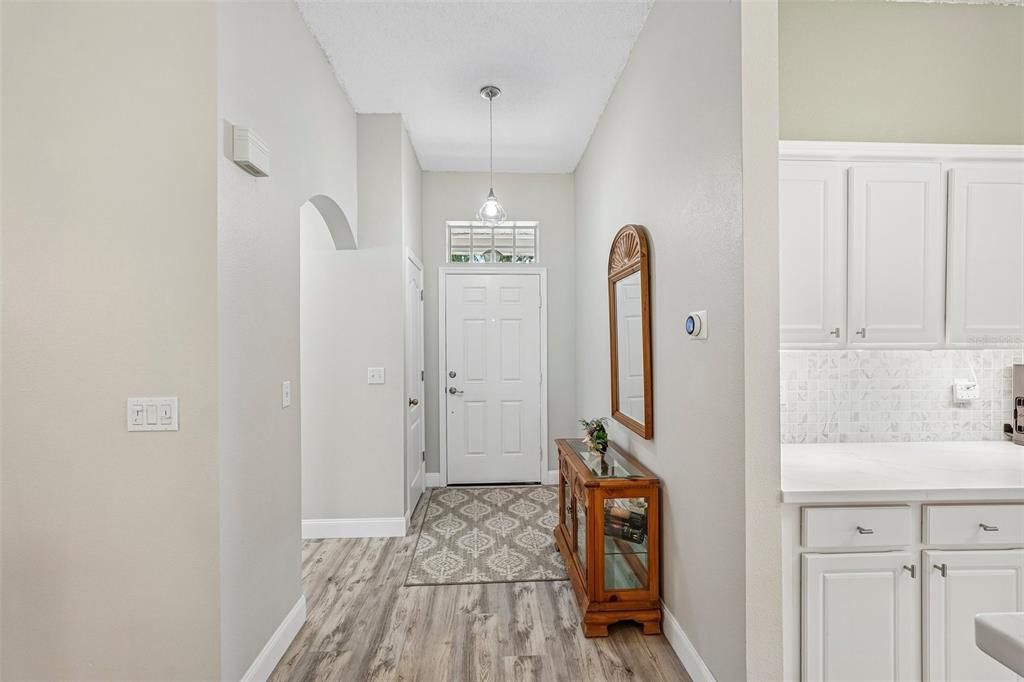 Activo con contrato: $229,900 (2 camas, 2 baños, 1405 Pies cuadrados)