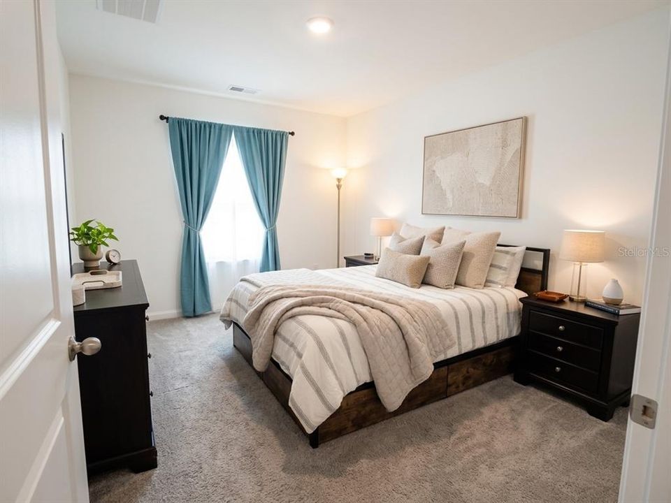 For Rent: $2,400 (4 beds, 2 baths, 1827 Square Feet)