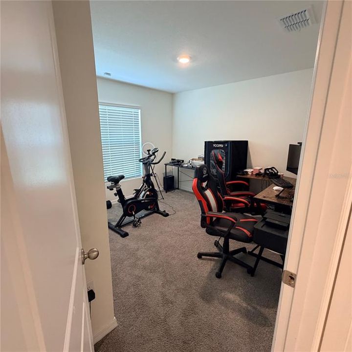 For Rent: $2,400 (4 beds, 2 baths, 1827 Square Feet)