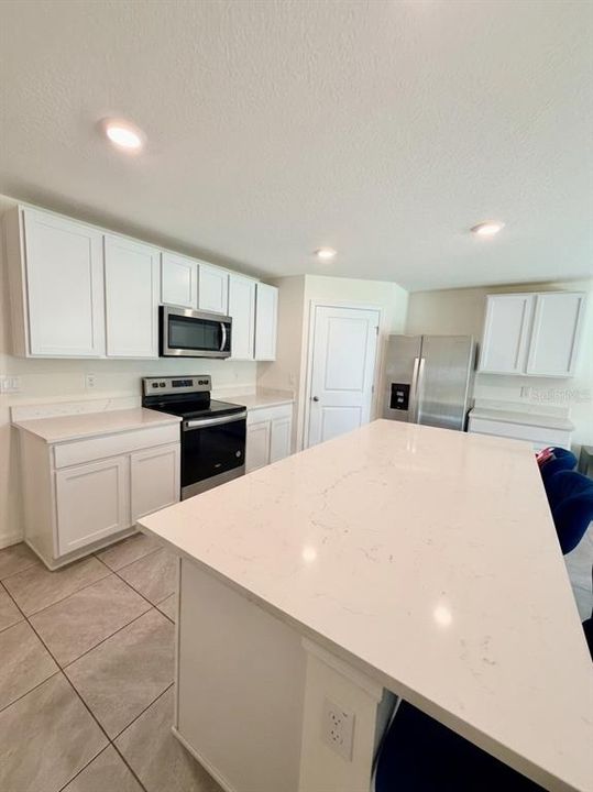 For Rent: $2,400 (4 beds, 2 baths, 1827 Square Feet)