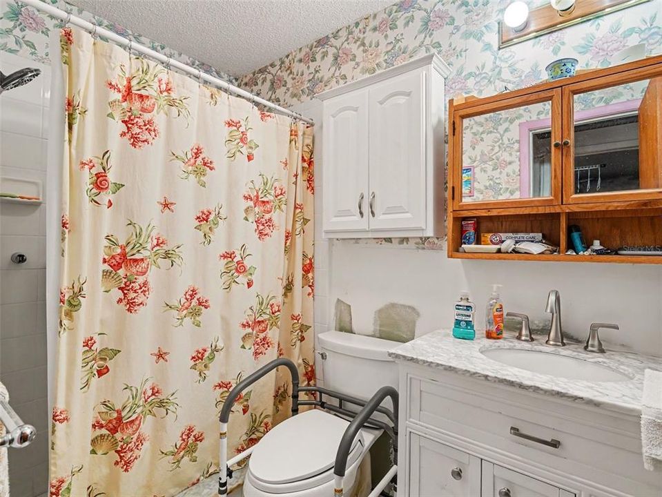 For Sale: $85,000 (2 beds, 1 baths, 840 Square Feet)