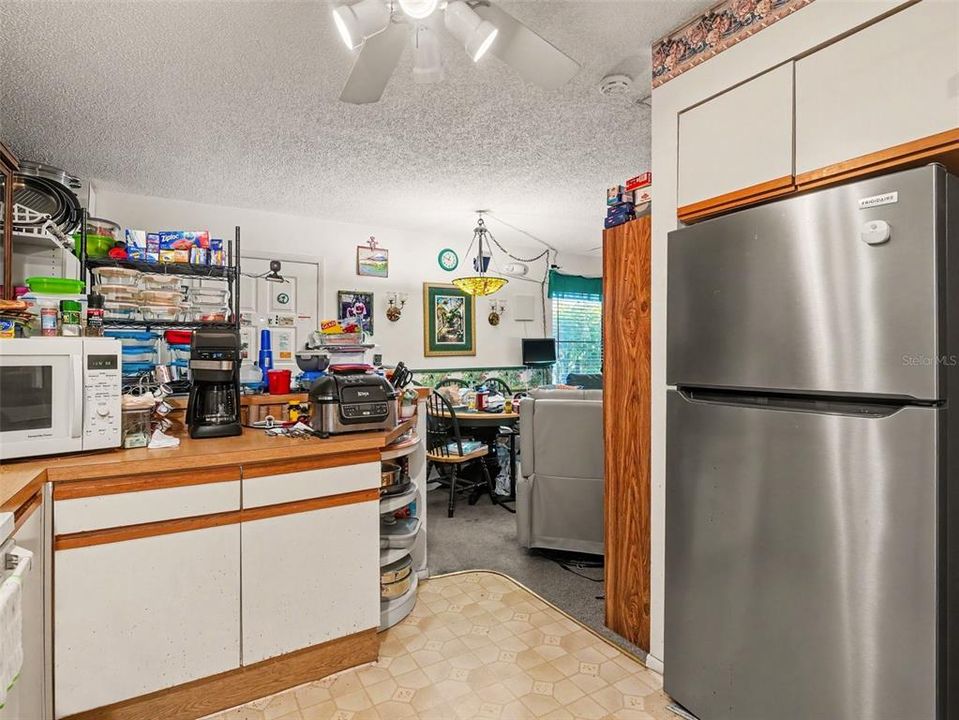 For Sale: $85,000 (2 beds, 1 baths, 840 Square Feet)