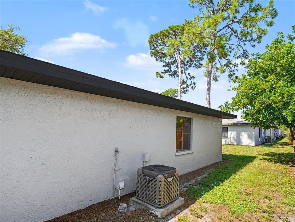 For Sale: $85,000 (2 beds, 1 baths, 840 Square Feet)