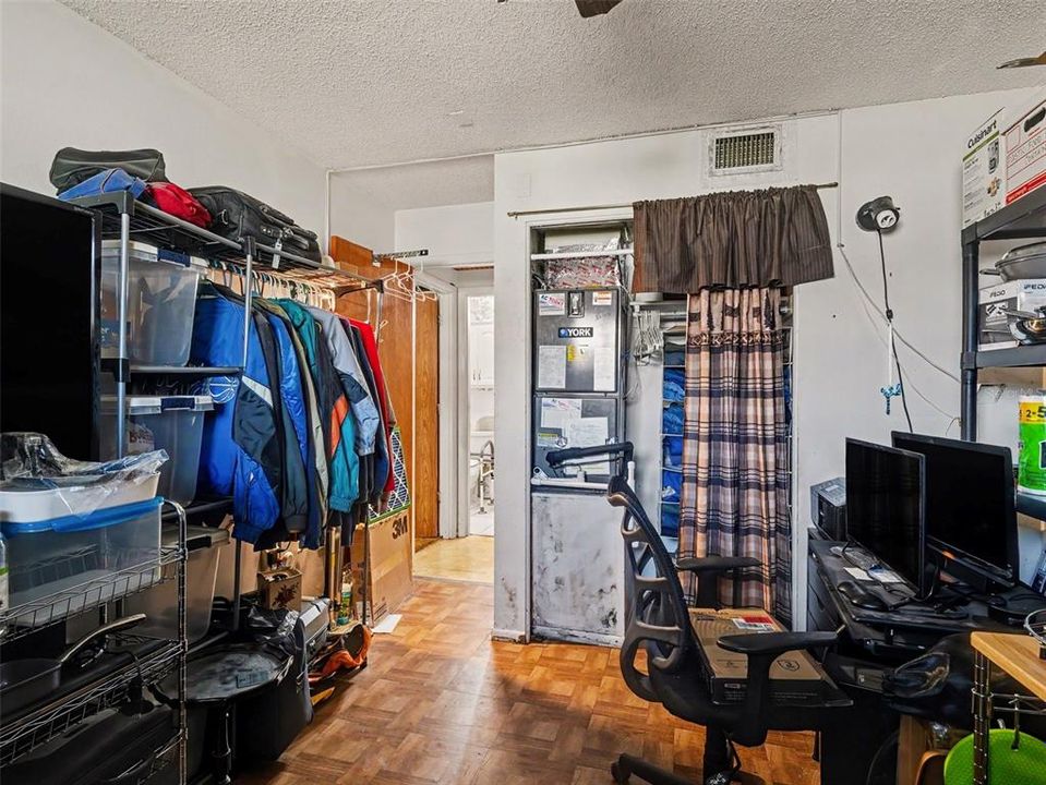For Sale: $85,000 (2 beds, 1 baths, 840 Square Feet)