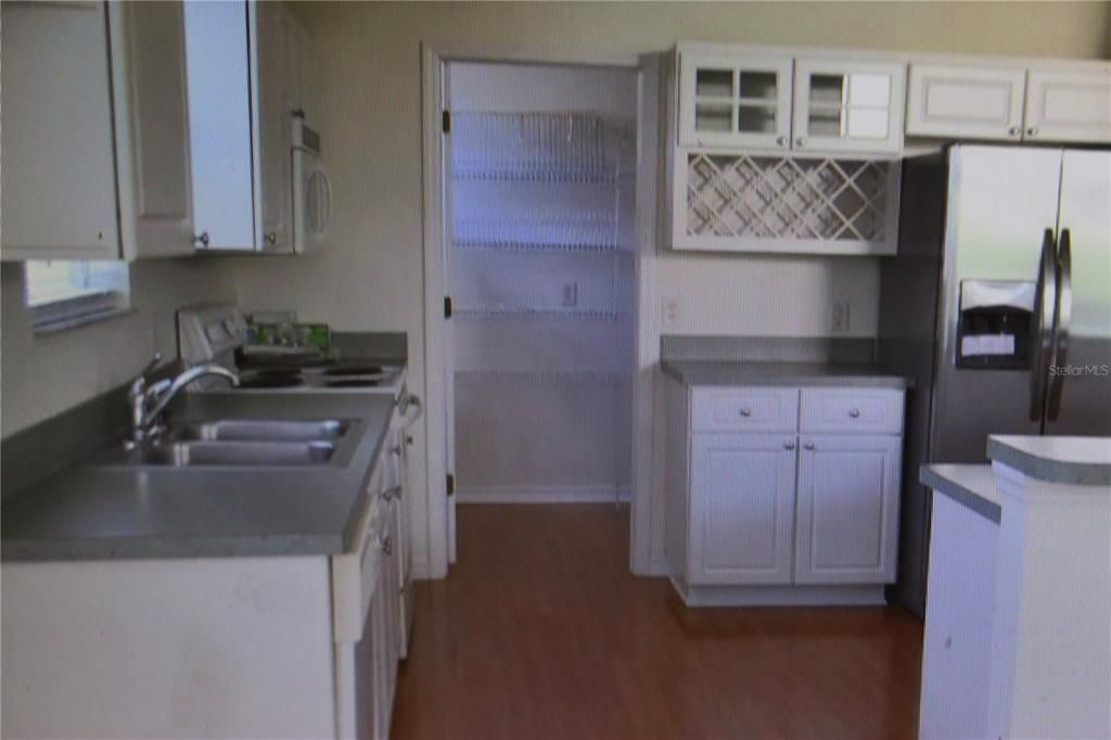 For Rent: $2,695 (3 beds, 2 baths, 1936 Square Feet)