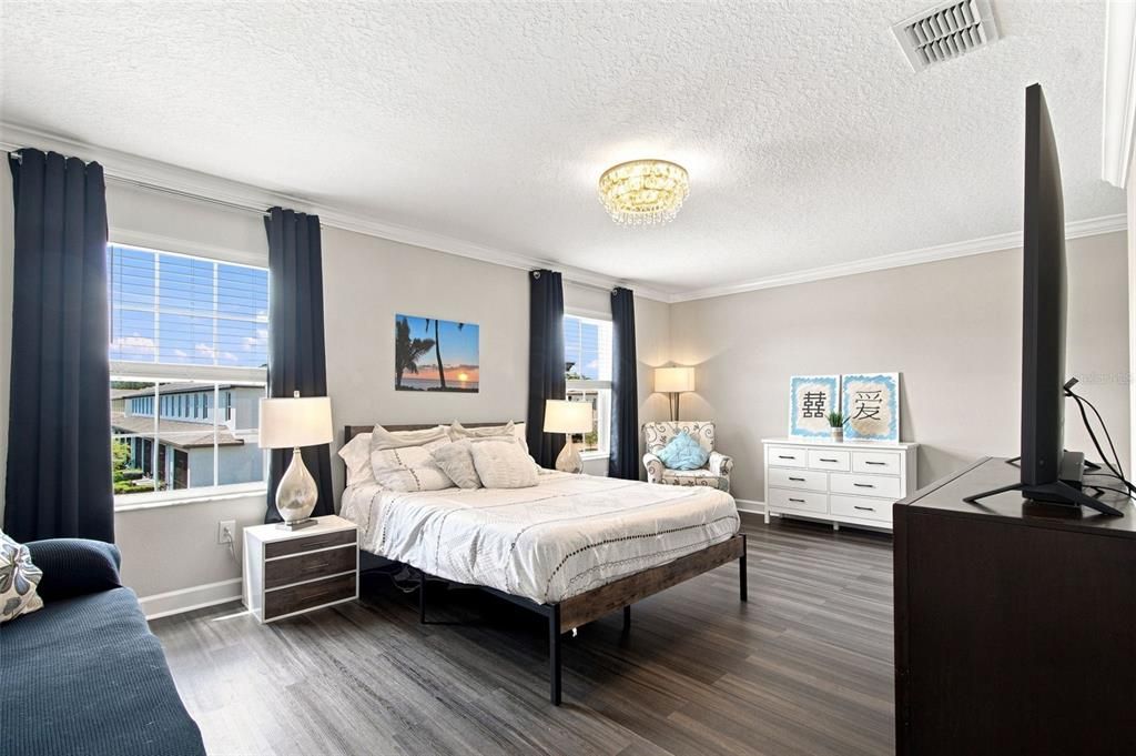 For Sale: $475,000 (3 beds, 2 baths, 2363 Square Feet)