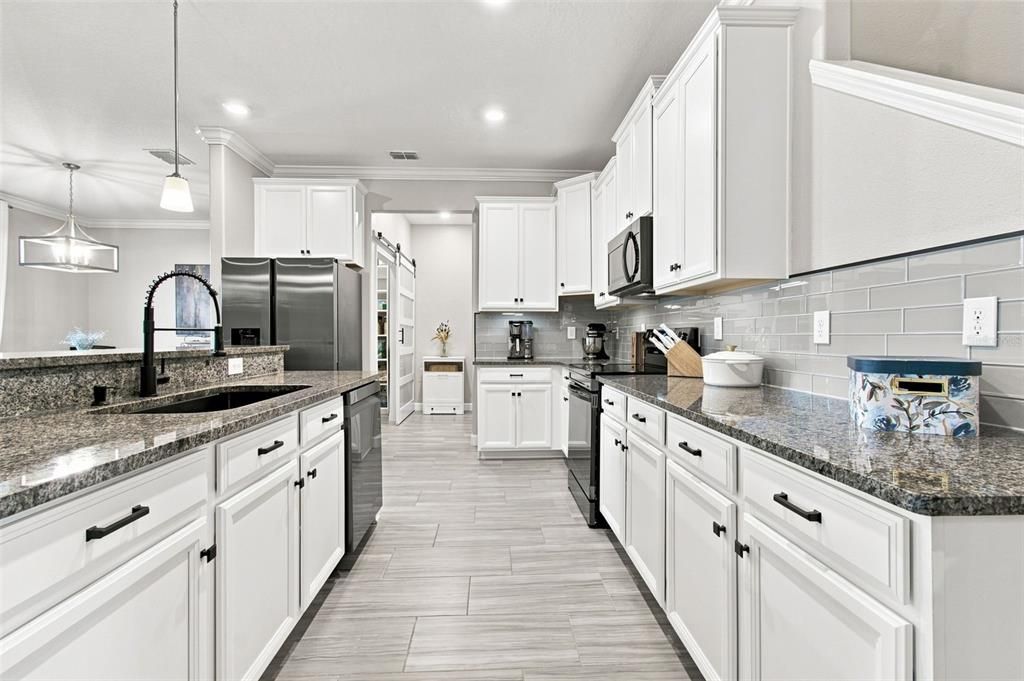 For Sale: $475,000 (3 beds, 2 baths, 2363 Square Feet)