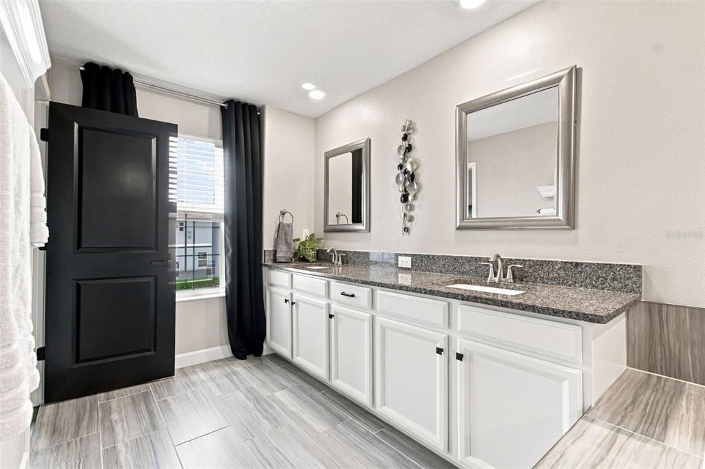 For Sale: $475,000 (3 beds, 2 baths, 2363 Square Feet)